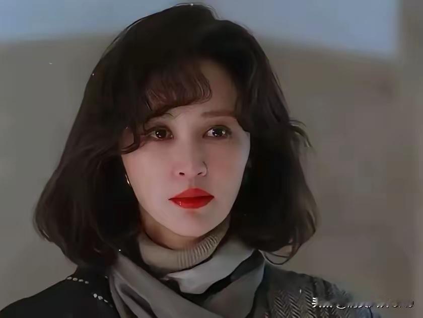 只看图片不看文字，谁知道这就是当年的张歆艺呀 ，差距太大了，整容整的没人认识。《