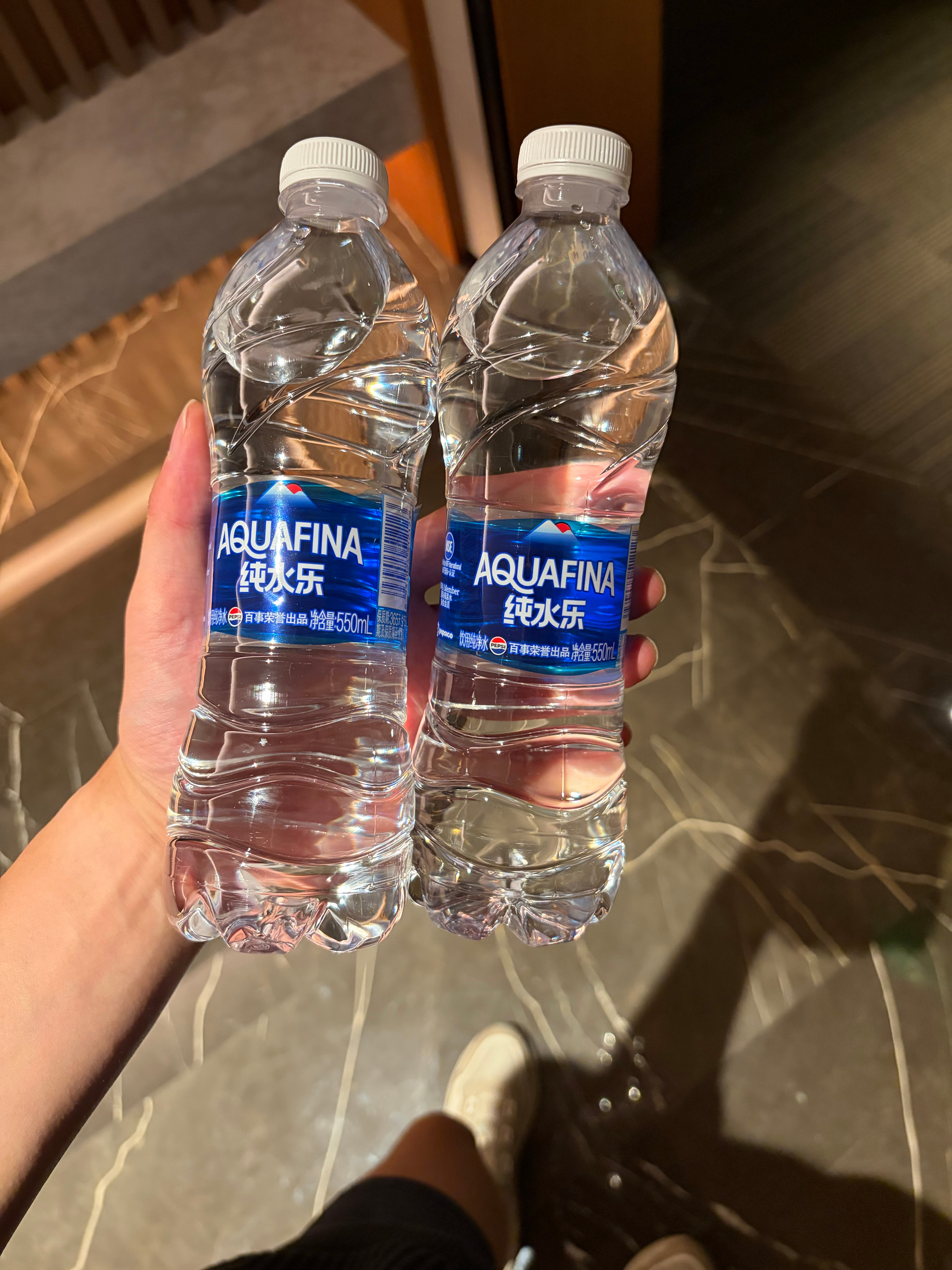 渴了，找了一圈房间没水……下楼找水喝[开学季] ​​​