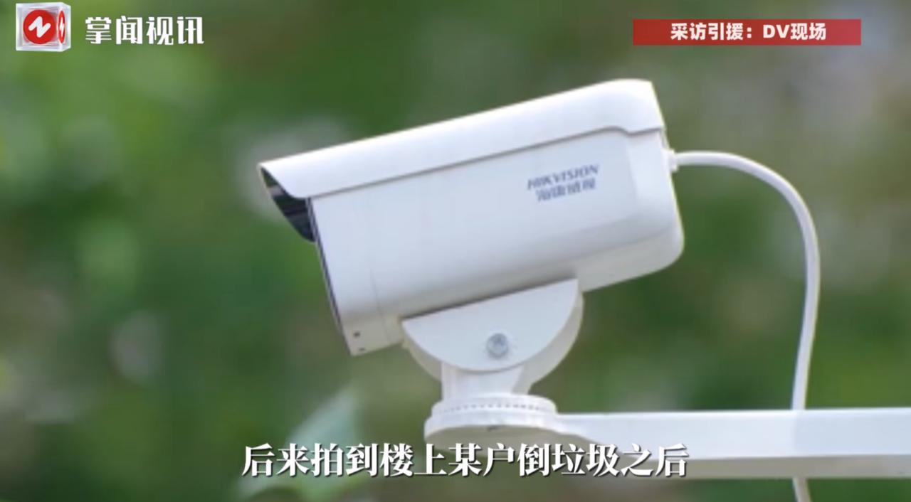 “严查到底！”近日，广东广州，一女子家门口竟然被楼上的邻居高空抛物，搞的乱七八糟