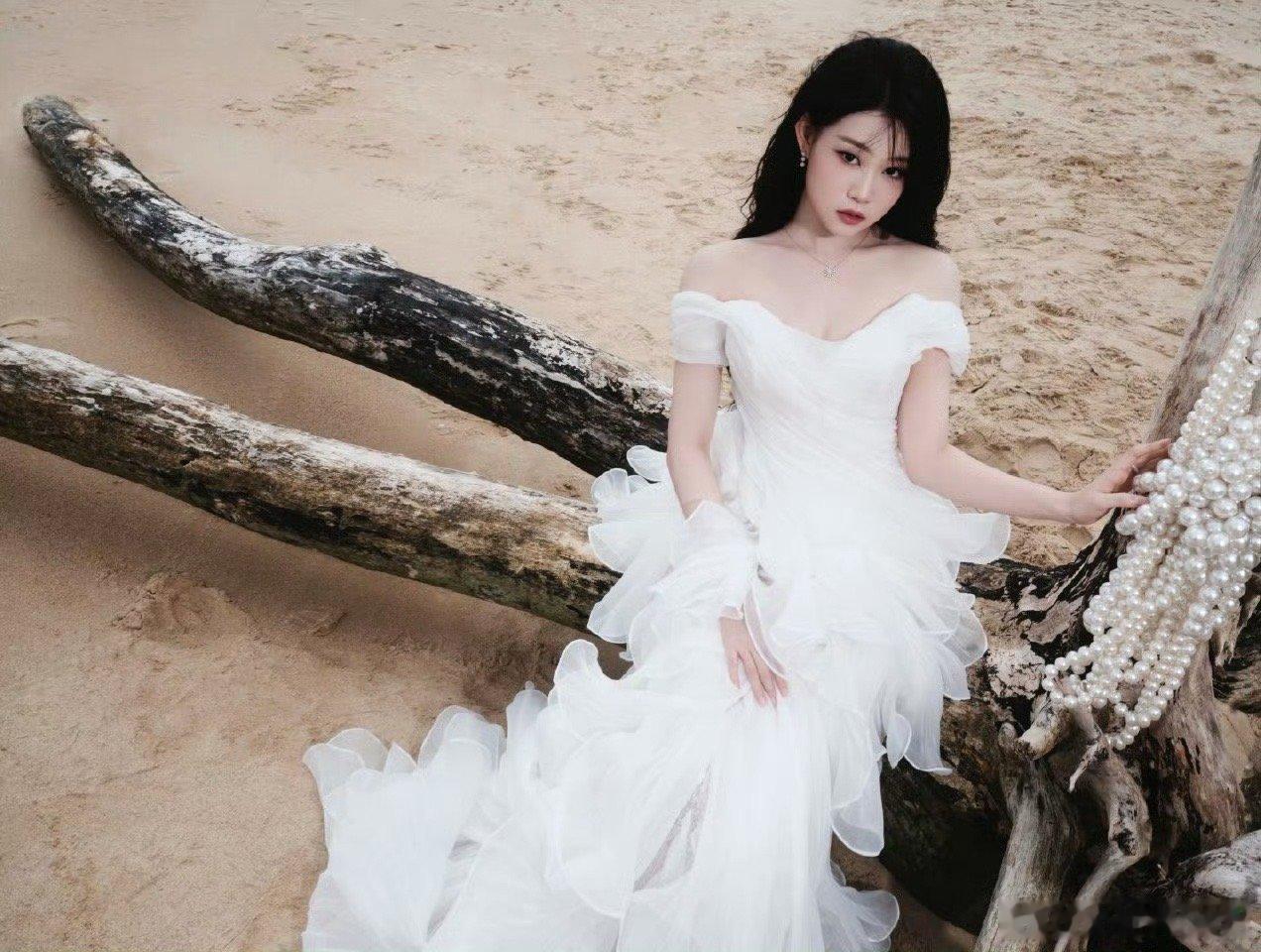 沈佳润出发图长出了天使的翅膀 ELLE盛典出发图好会！沈佳润端着白纱裙与天使翅膀