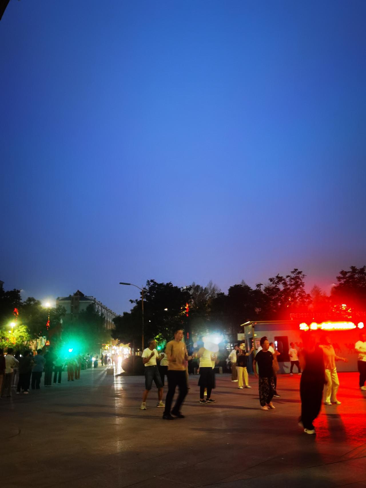 晚年最大的风险是什么？
乡下的姑姑今年快80岁了，有两千多的养老金，儿子媳妇还算