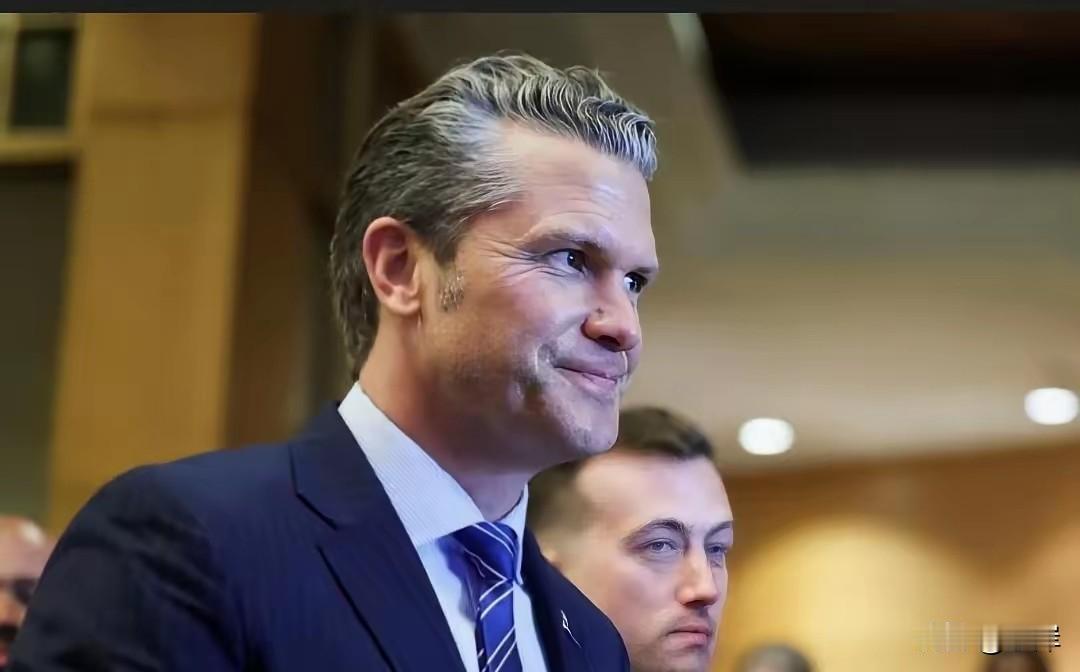 就在刚刚，
美国和菲律宾同时宣布了！
​10月31日，美国防长赫格塞斯和菲律宾防