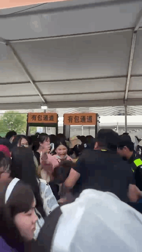 年轻人还是要把精力用在学习上，别当社会边角料！

8月6日西安出现了令人瞠目结舌