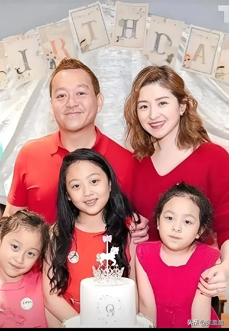 徐淑敏早年曾与TVB监制钱国伟传出暧昧情愫，也短暂和主持人崔建邦有过绯闻，后来在