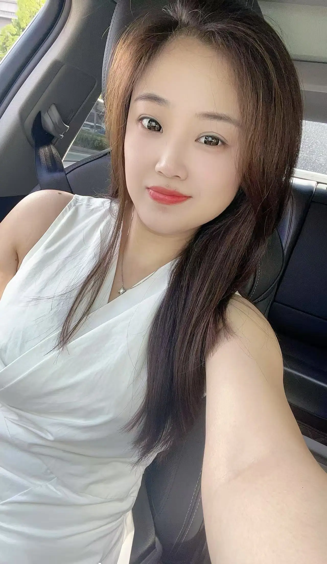 这个世界本来就是这样的，会认识形形色色的人，会遇见无法理解的恶意，会感...