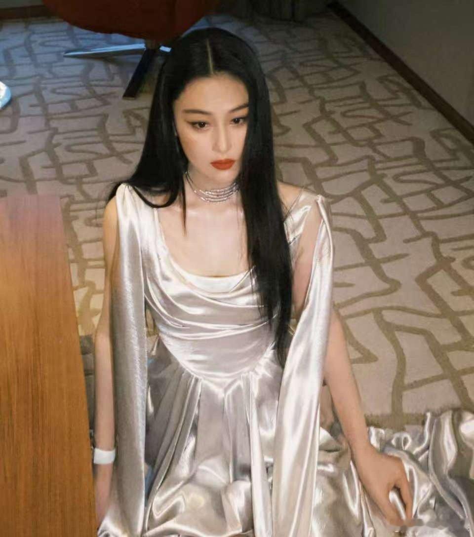 张馨予健身后状态张馨予手机出发图张馨予手机出发图，坚持健身一个月了，[抓狂][抓