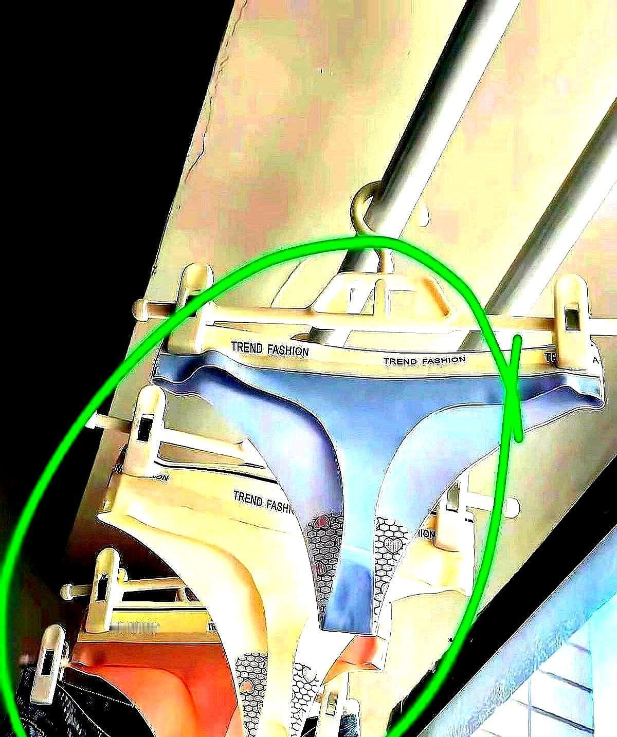 腰边露三厘米，不是健身，是发朋友圈的KPI。
Lululemon的裤子，卖的不是