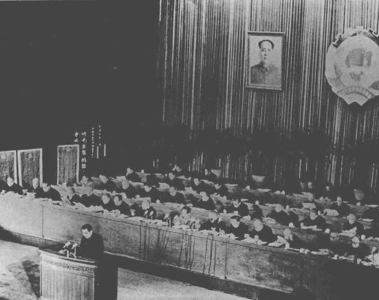 1956年1月，周恩来在政协二届二次会议上作报告