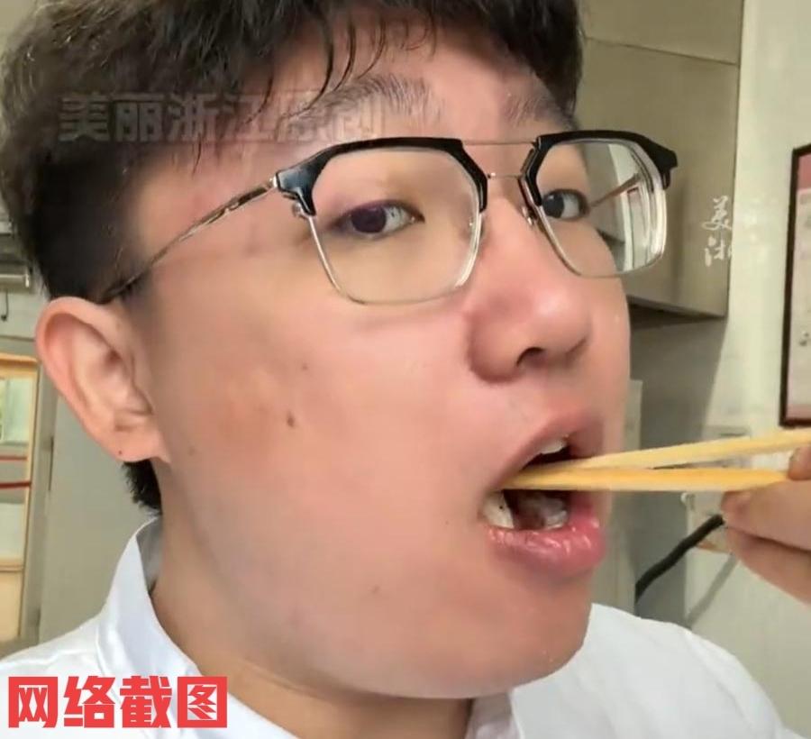 四川有男生在公立本科学校学习烹饪。

这应该是所有人羡慕的专业了，这里烹饪专业可