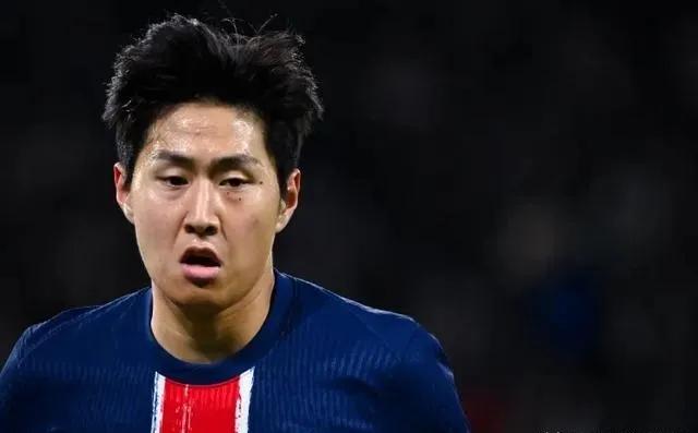 韩国人创造历史！
欧超杯决赛，大巴黎在0-2极限被动、束手无策的情况下，在第68