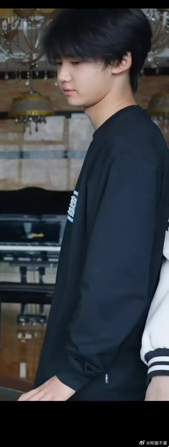 马上要公演了，张奕然减减肥吧😃 