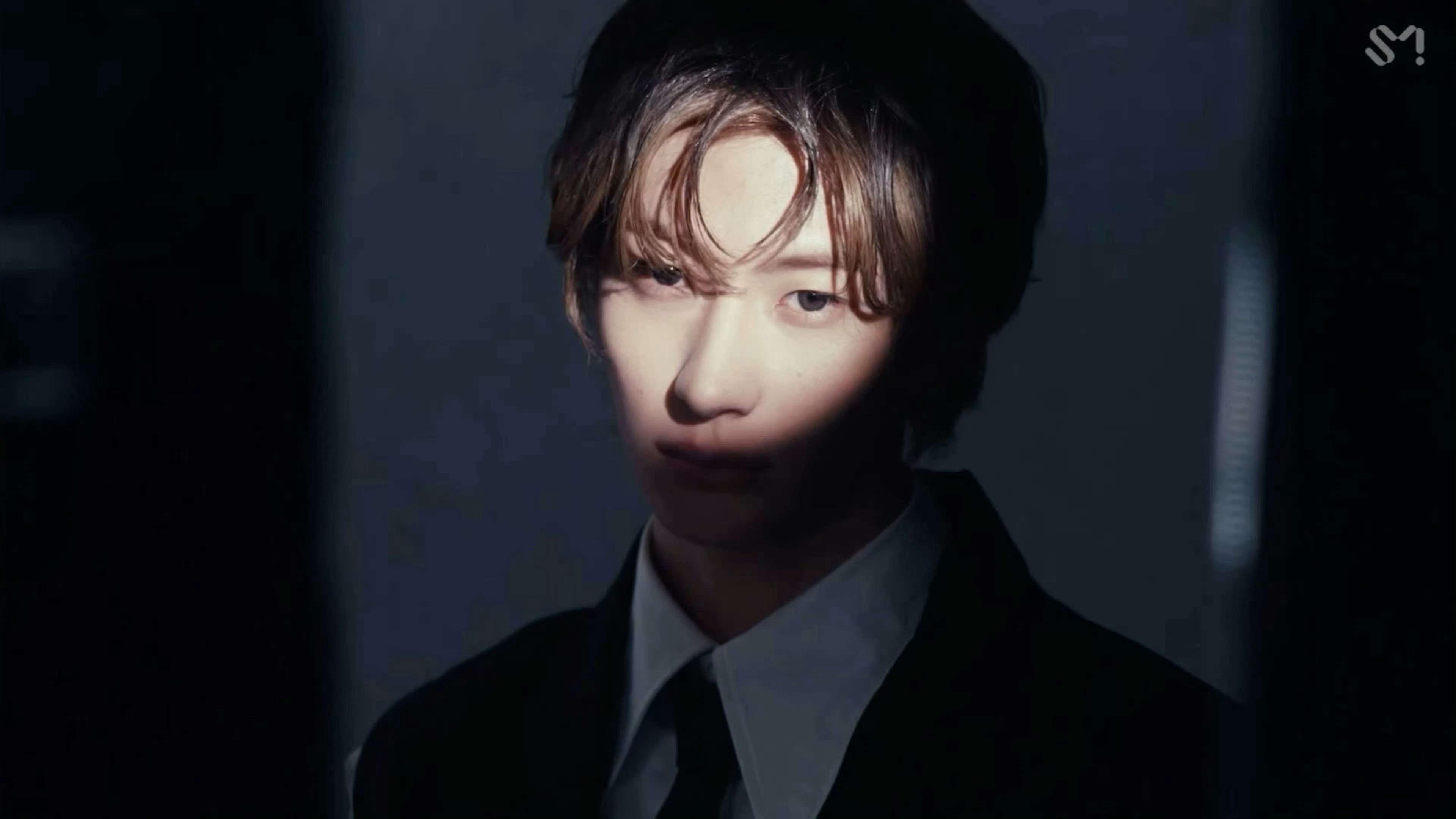 不要放过这个帅气米国人…MV的每个镜头都完全有效，轻熟型男风稳稳拿捏，李灿荣的B