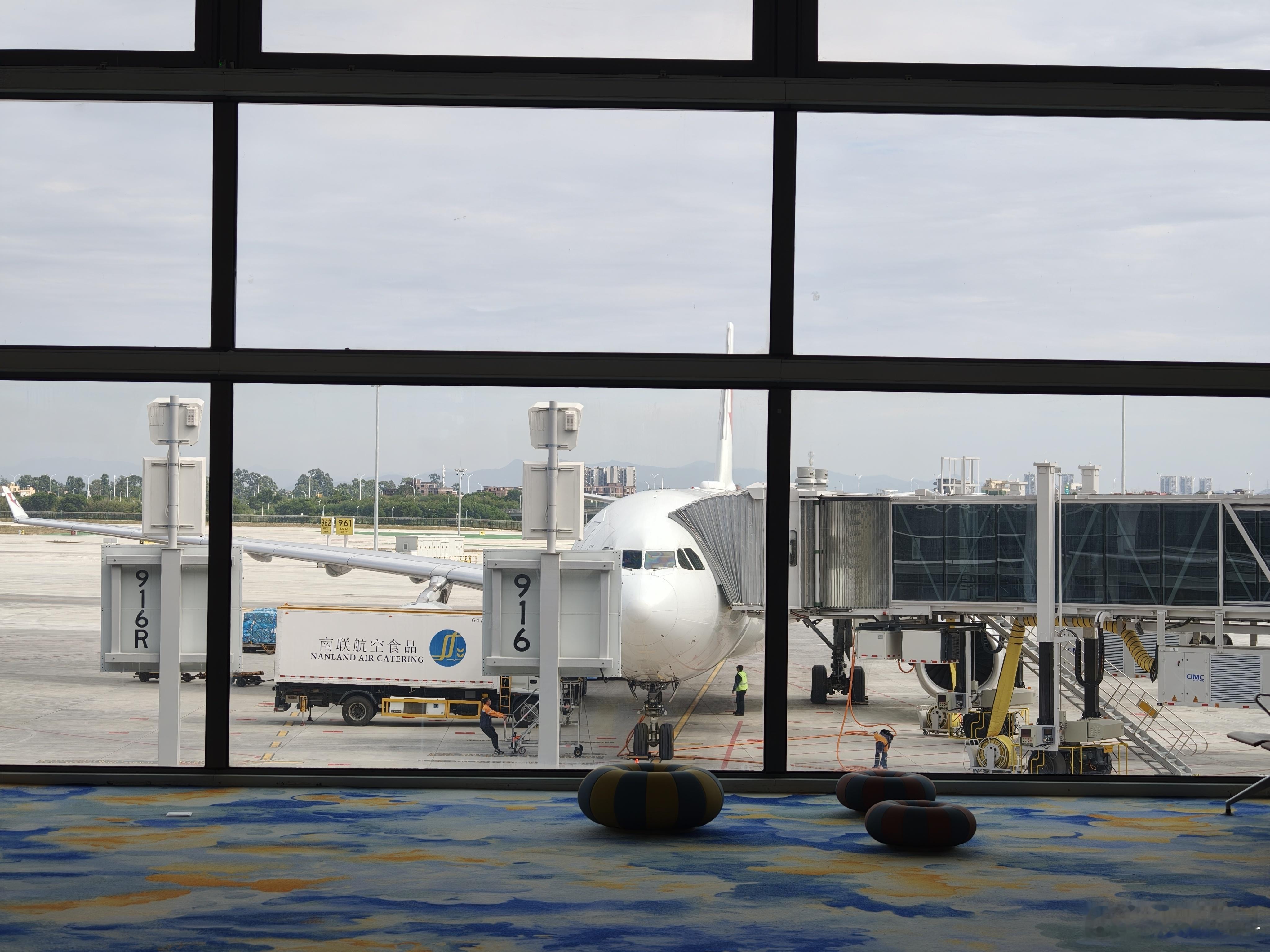 刚刚落地广州白云T3机场，这机场真大呀。嘿嘿，这次来广州除了参加小鹏X9超级无敌