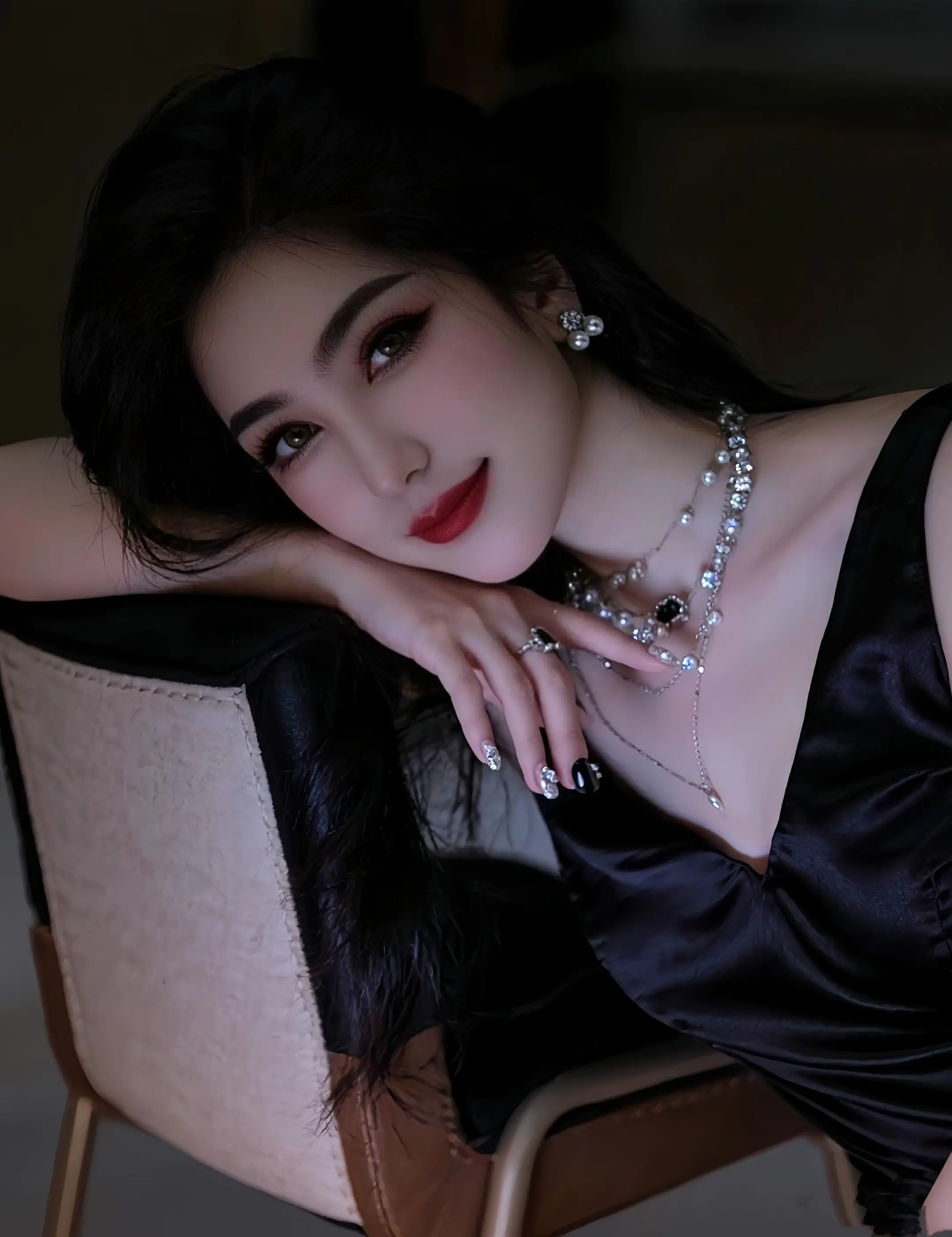 人与人之间的关系本就很浅薄，稍不留意就会变得可有可无。