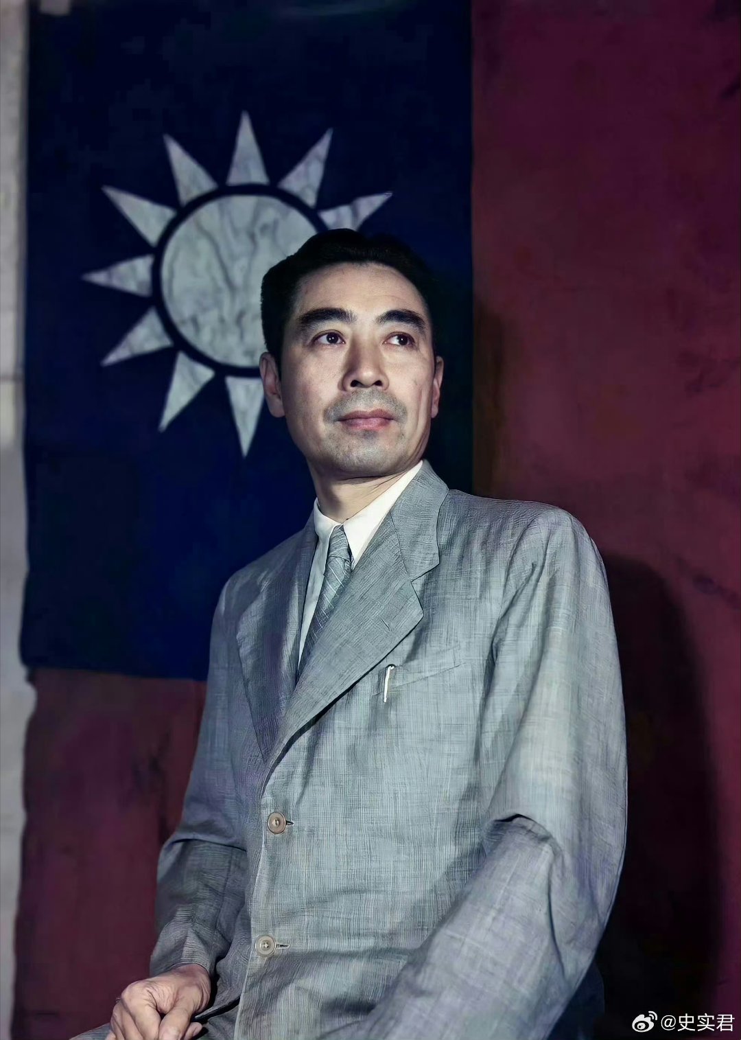 1945年，重庆。国共谈判期间的周恩来总理。