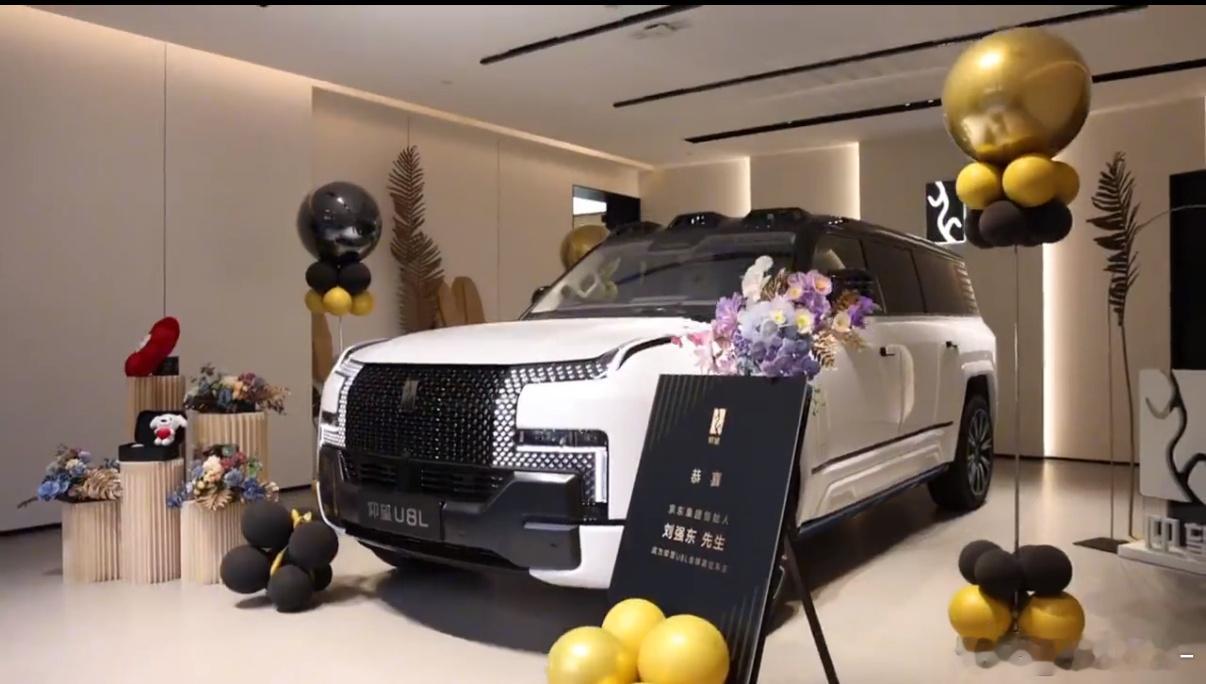 仰望U8L刘强东是仰望U8L首位车主，交车啦！刘强东仰望U8L太鼎太豪华了 ​​