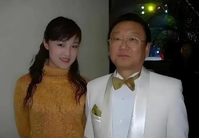 我是蒋大为的情人，他欠我90万不还，有欠条当证据！2004年，一女子自称是蒋大为