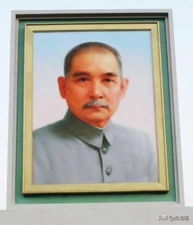 孙中山曾被胡适瞧不起，然而有一次，胡适去拜访孙中山，趁孙中山走开时，从书架上抽出