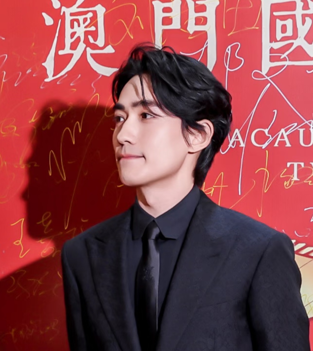 好困好困好困😪那就亲一口朱一龙吧😚 ​​​