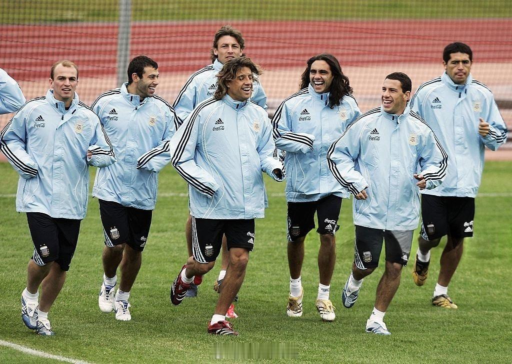 阿根廷队老照片 阿根廷国家队2006年训练照📷 