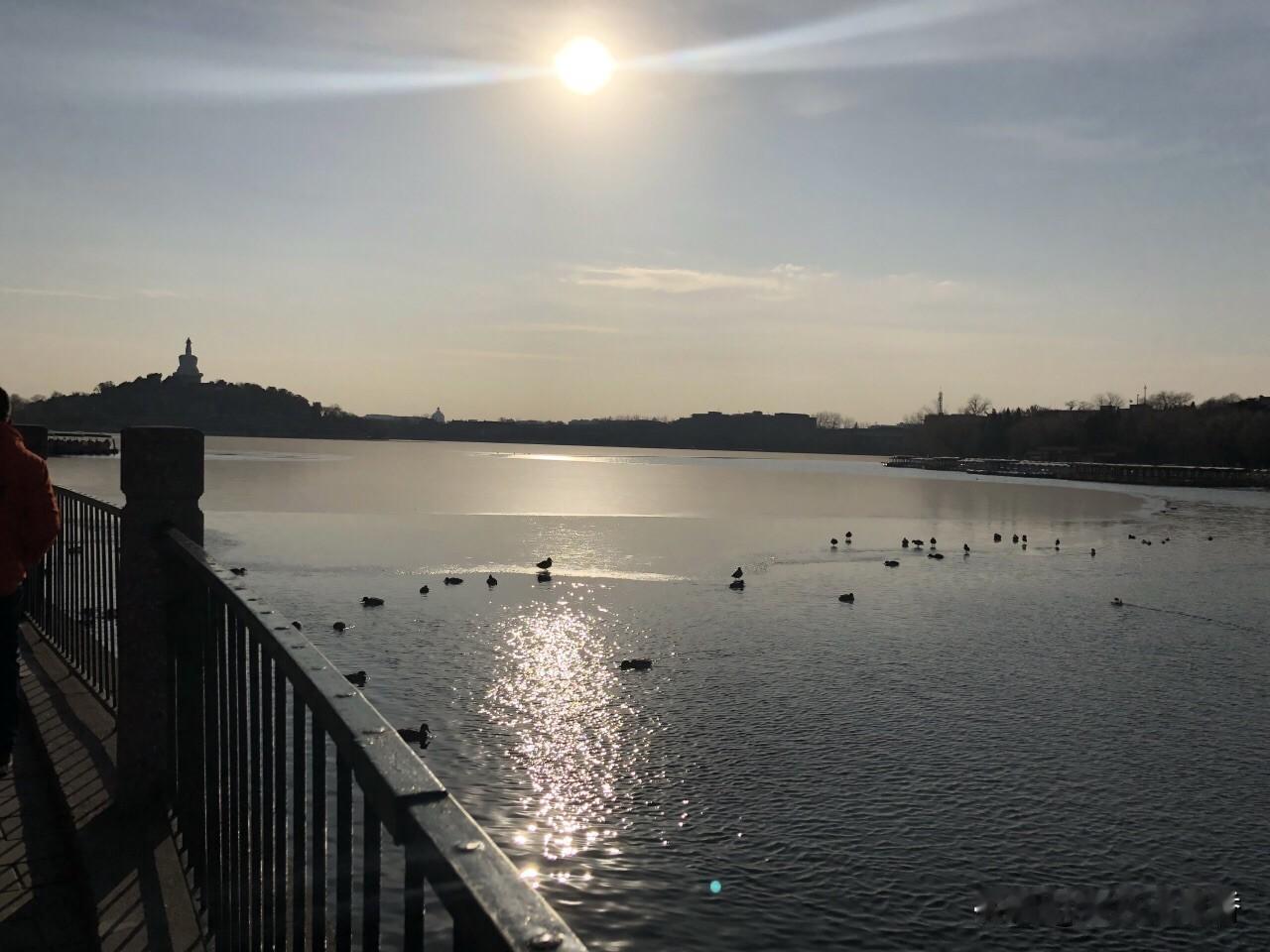 山东省元旦假期（12月31日—1月3日）天气预报。全省以晴好为主、局部小雪，冷空