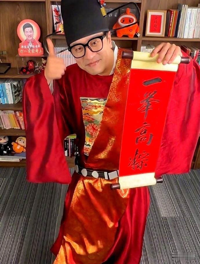 高考结束，之前含泪宣布停播的张雪峰不到一周竟然又回来了，其2025届志愿填报也被