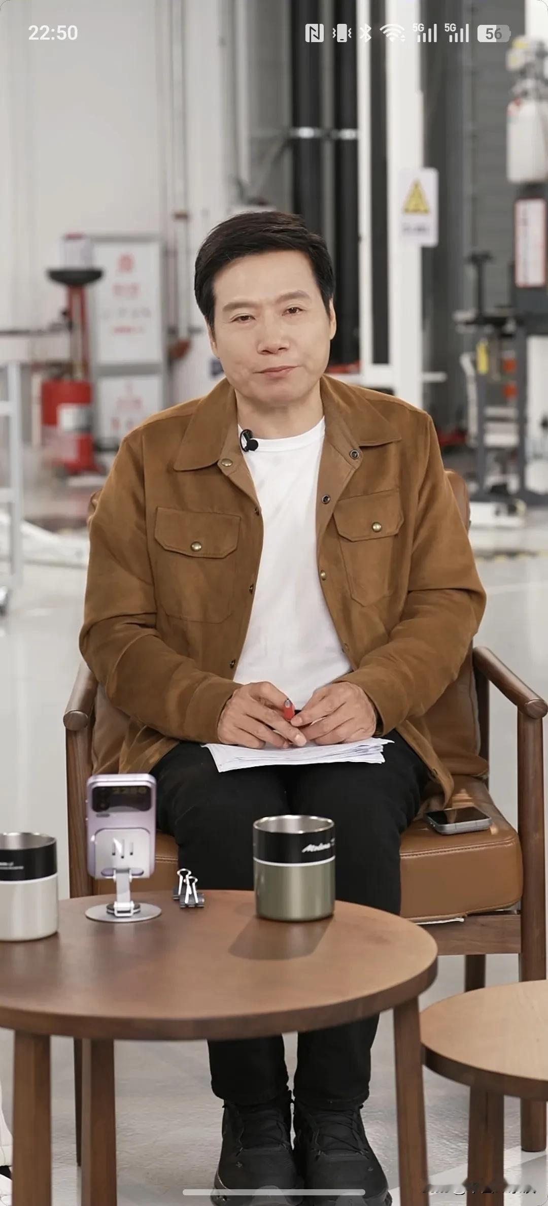 雷军直播回应质疑！绿化带战神、1300公里中间只充一次电、7000法务、瞬间刹停