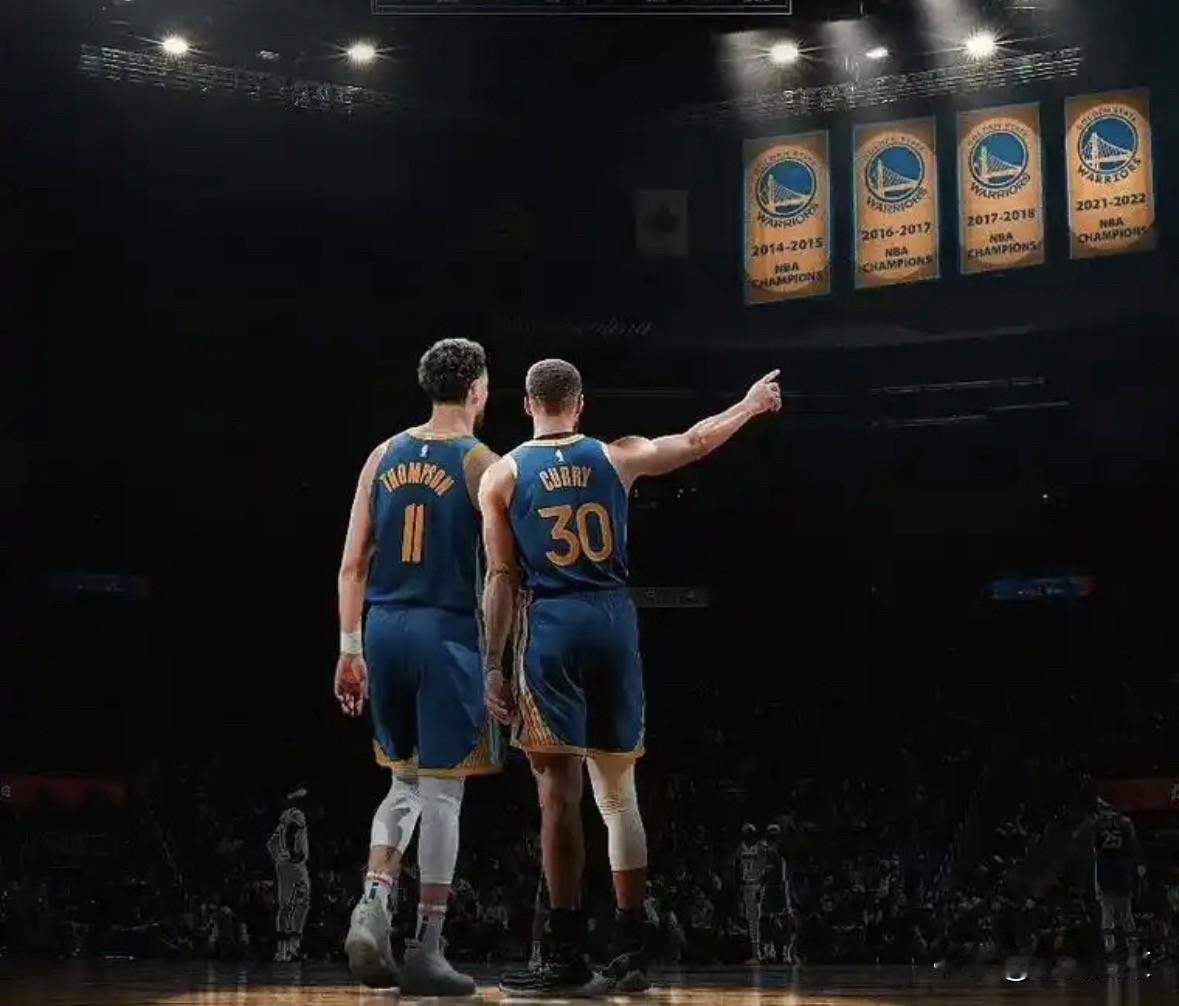 很多人都不懂，库里没有了克莱是很难夺冠的，换字母来了也没用！！
库里为什么能夺冠