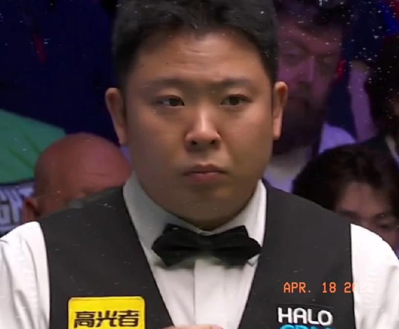 张安达世锦赛首轮第一阶段惊艳亮相！
张安达今晚在与马克·艾伦的对决中展现超强韧性