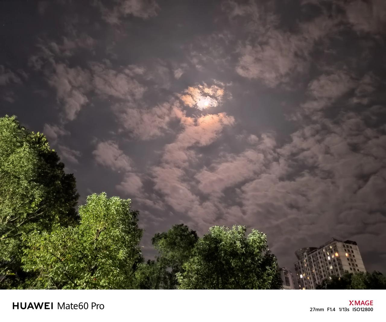 十五的月亮十六圆？？
​遥遥领先实测，今天没有昨天的圆！
​图4就是昨天中秋拍的