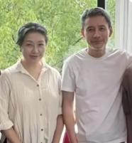 江珊身家过亿，却嫁给了一个28岁还在开货车的男人。如今她住北京豪宅，在家连厨房都