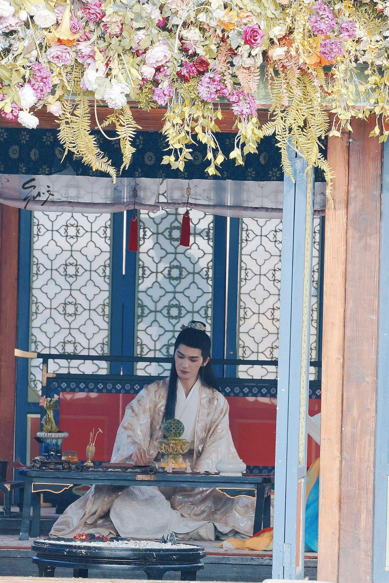 #朱正廷解锁裴季雅新身份##子夜归朱正廷杀青快乐#朱正廷解锁新身份，《子夜归》杀