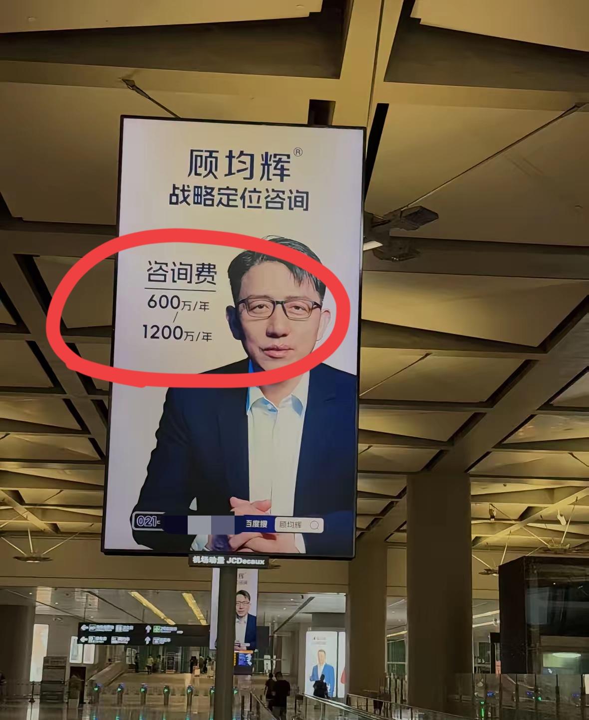 近来，很多人发这张图片；
说是被这个人震惊了之类的。
还有人问，这位到底是什么套