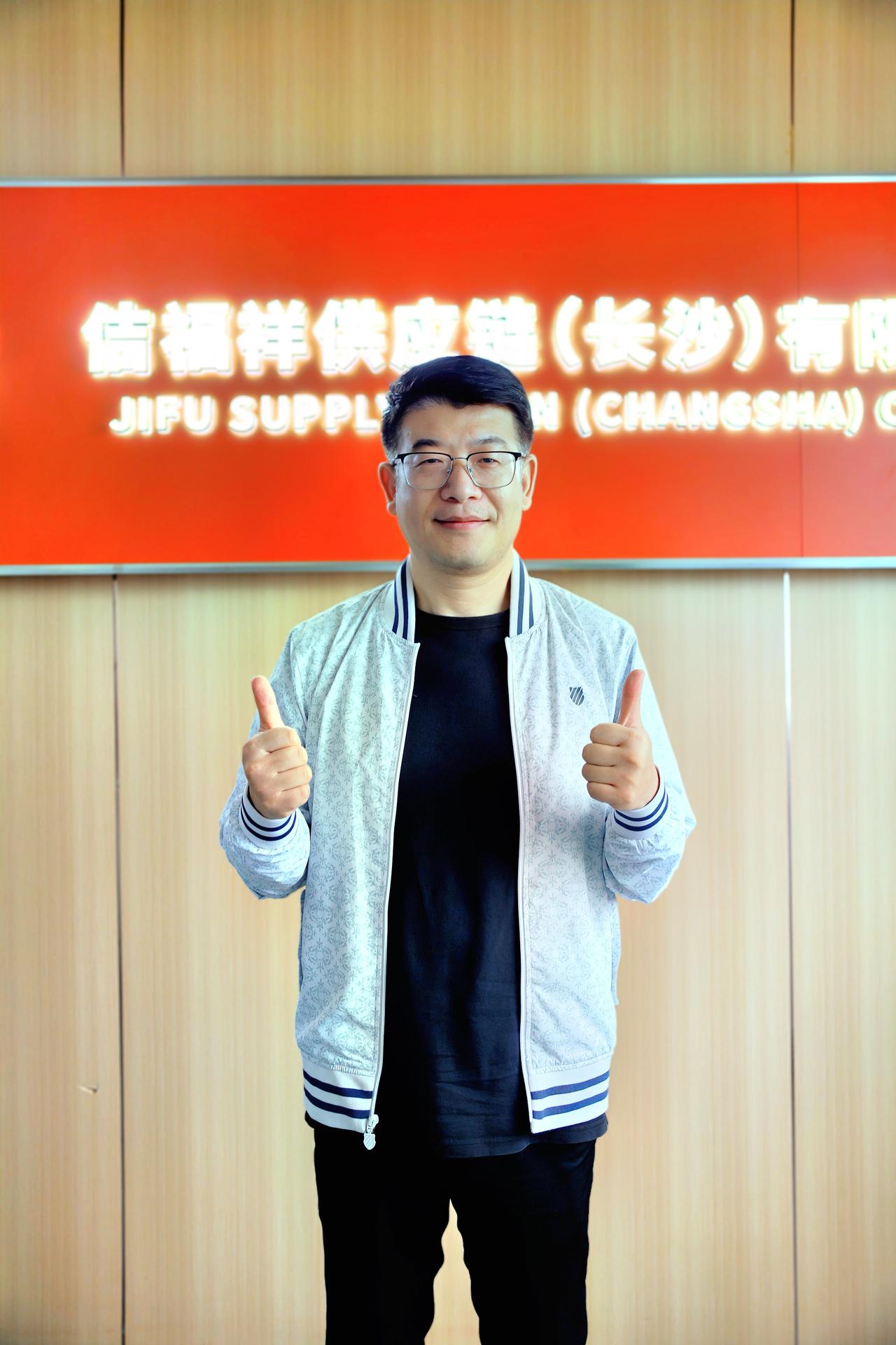 佶福祥：一只包子里的湘味乾坤

文/中国湘菜文化大师邓杰

当清晨的第一缕阳光洒