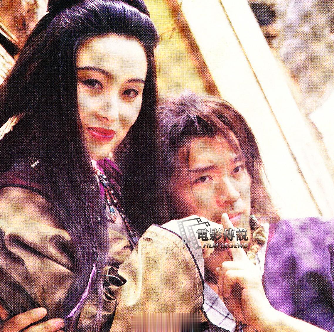 #電影傳説扫描# 1992年，电影《武状元苏乞儿》片场：#周星驰# 和#张敏# 