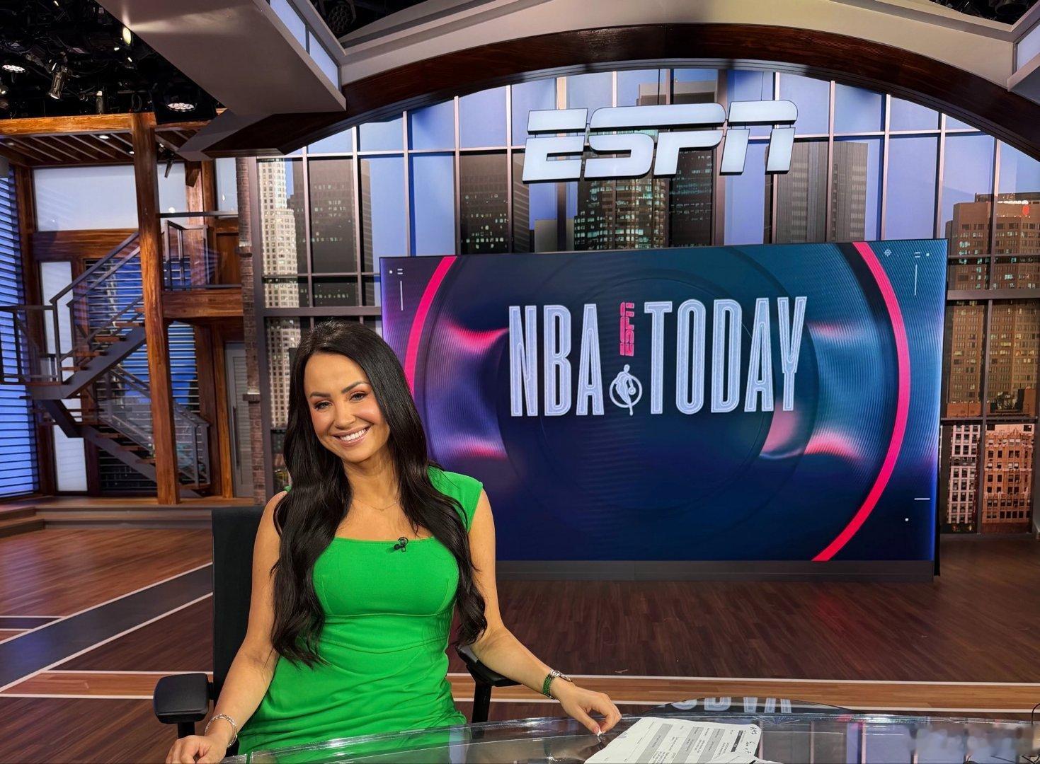 瓦妮莎今日将代班主持ESPN2的《NBA Today》，明日还将登陆ESPN主频