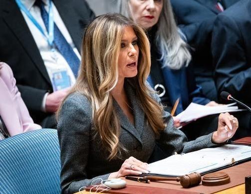 特朗普的夫人梅拉尼娅在联合国安理会登场了，3月2日她主持了一场题为 ‌“冲突中的