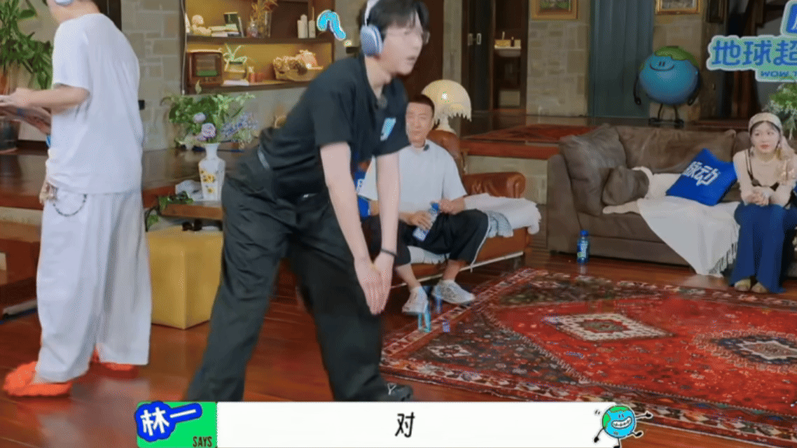 刘宇宁臀部翘到可以顶一瓶汽水刘宇宁这个身材真的就是理想中的男友身材 腰细腿长肩宽