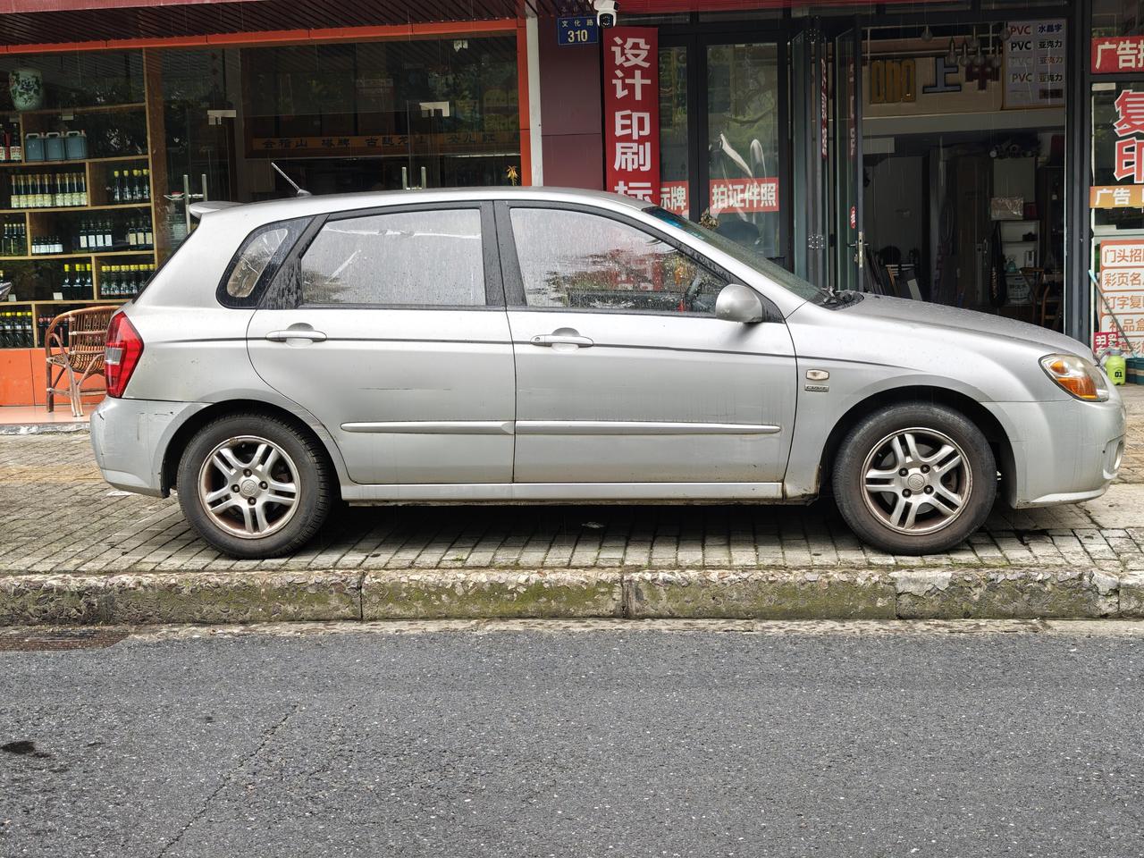 这车20岁了，厉不厉害?

当年性价比最高的两厢车，皮实耐用，颜值放到现在依旧不