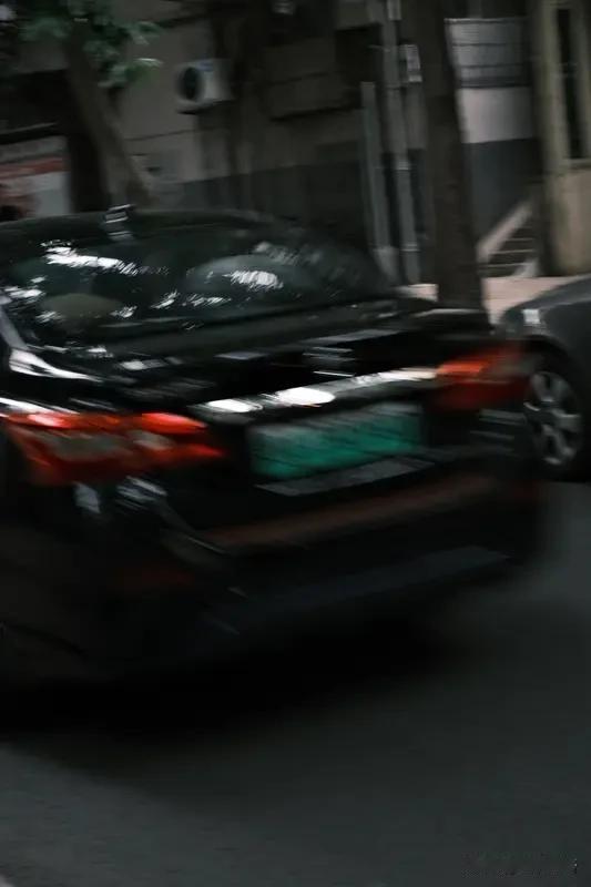 纯电动、混动究竟怎样?
       电车还是混动车？不少车主犯了难！纯电通勤香