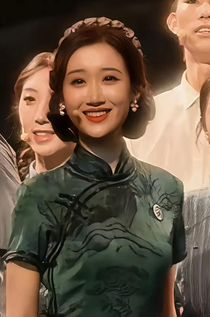 白丽萍，63岁，生前任沈阳音乐学院三级教授，原戏剧影视学院副院长、原现代音乐学院