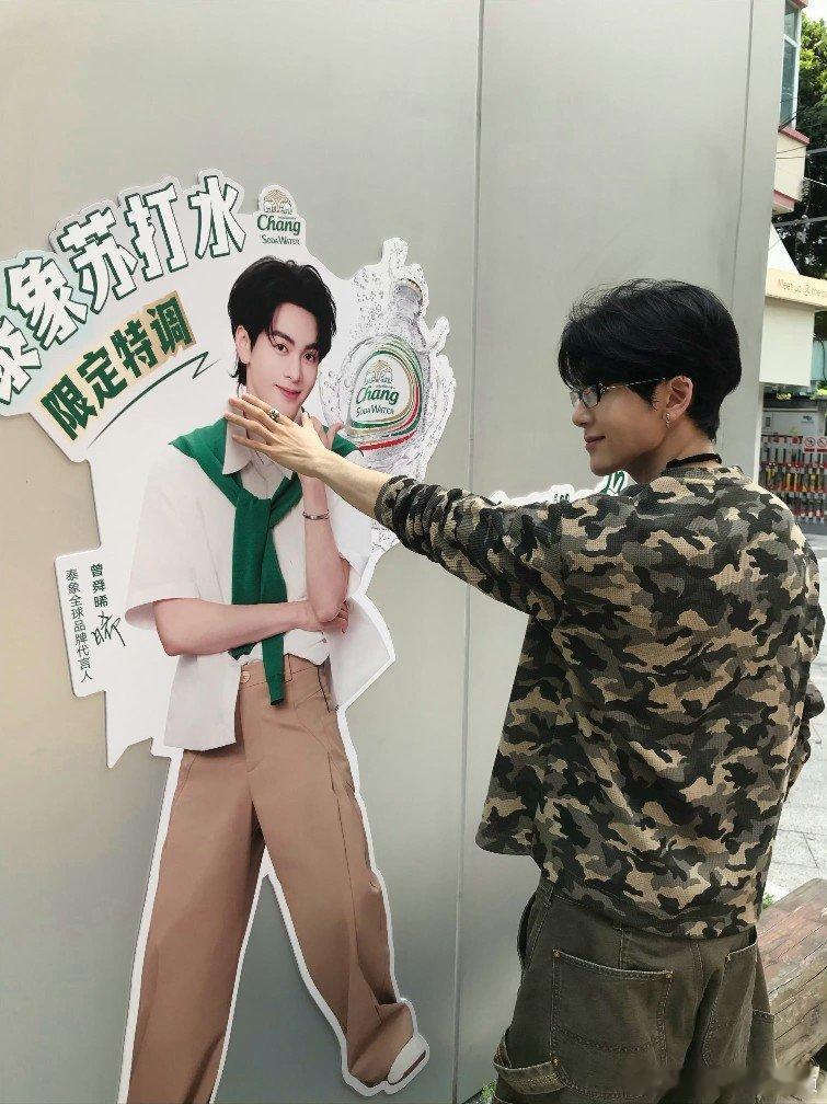 曾舜晞[超话]曾舜晞和曾舜晞合照曾舜晞和广州曾舜晞打卡 曾舜晞回到广州了，和广州