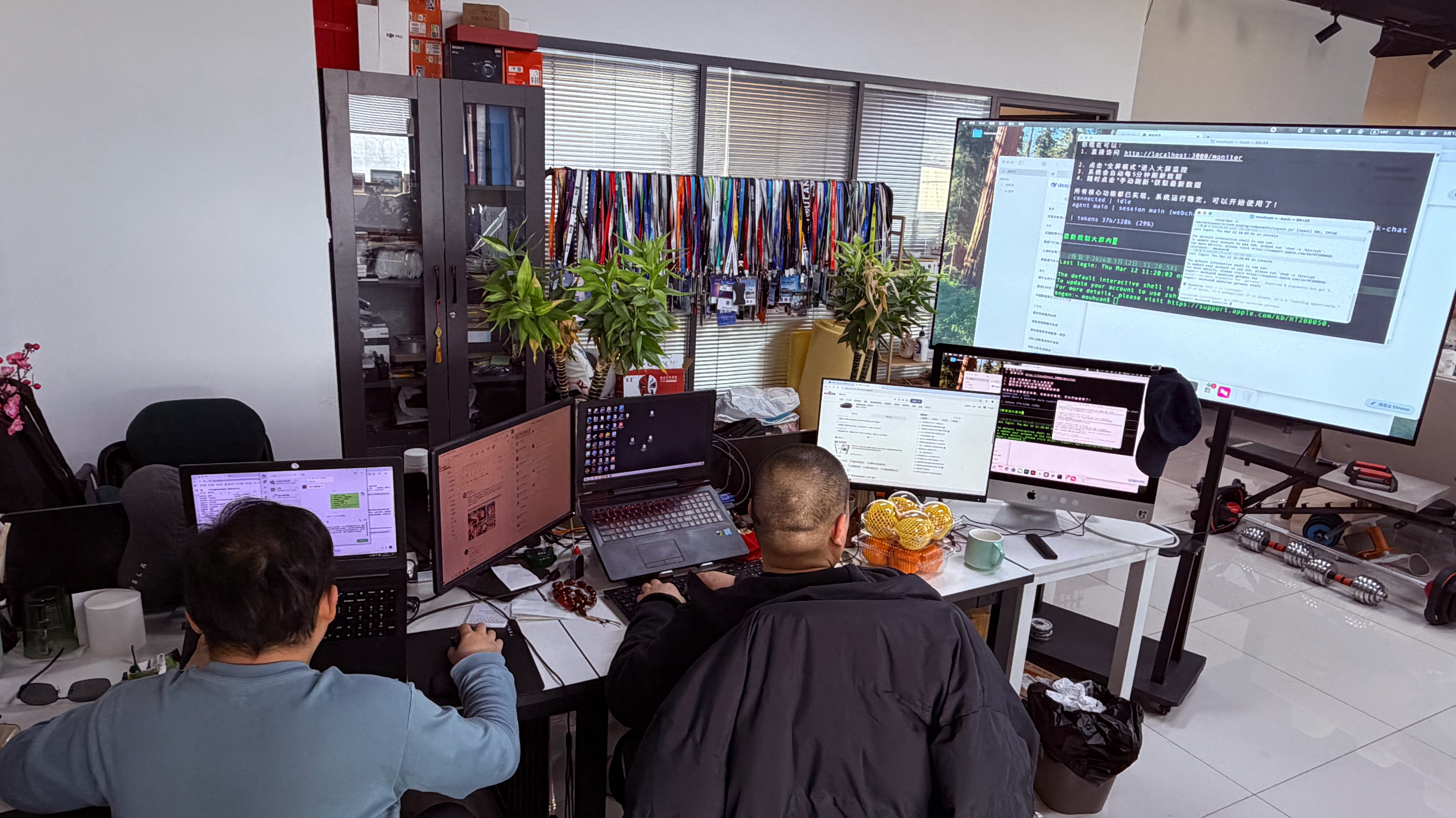 马云说10年后很多人都会找不到工作！我认为用不了10年！！！以前是手敲代码！现在