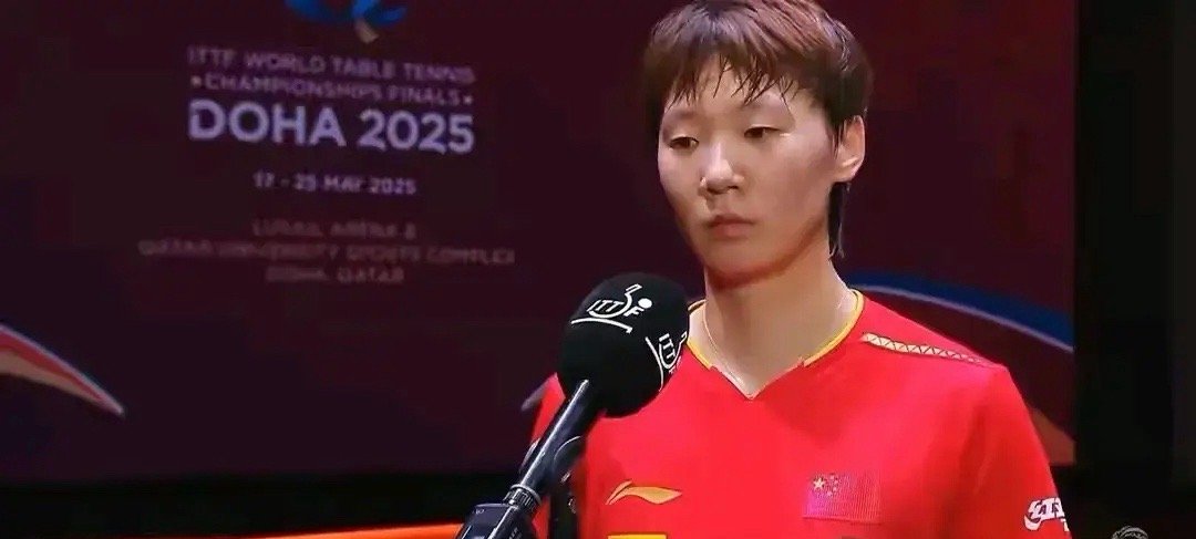 再一次被王曼昱的人品所折服了！女单半决赛，王曼昱4:0战胜队友陈幸同，赛后她没有