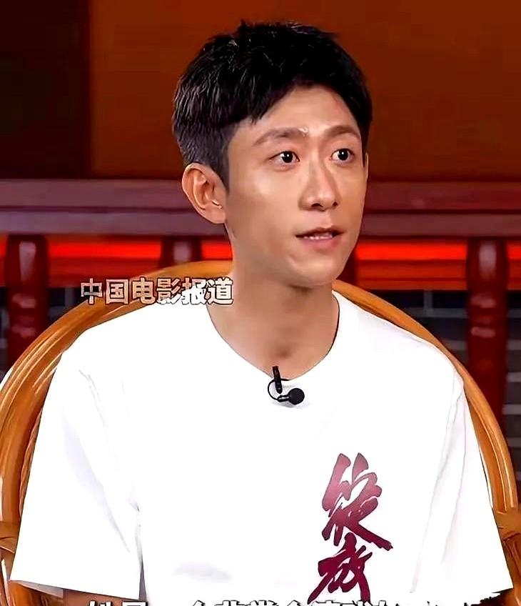很多人一看张一山，就先替他着急，仿佛没赶上杨紫那条“起飞线”。
可细想一下，这俩