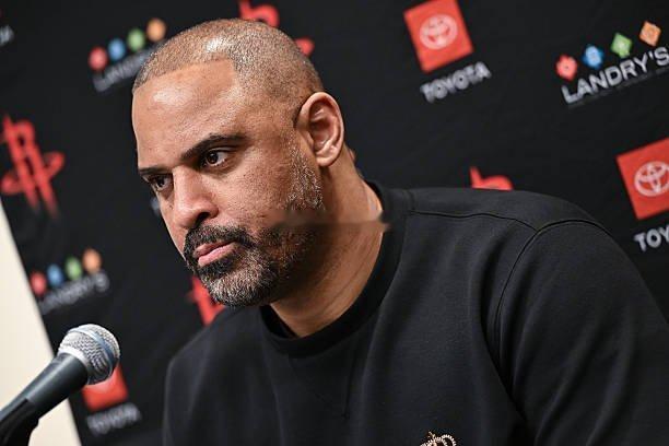 乌度卡谈到球队在交易截止日按兵不动时表示：我们显然是可以在这方面有所动作的，但是