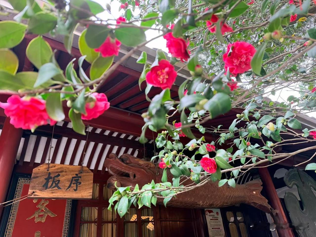 夫妻想白头偕老，踏踏实实的过一辈子，必须要经过这几关：

第一、结婚时双方都别太