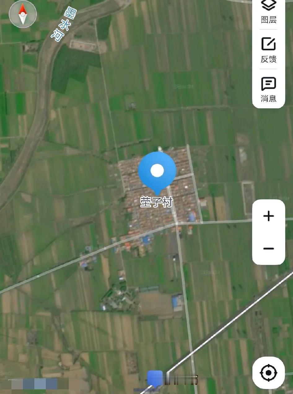 茔子村位于青岛胶州市胶西镇西北部，距镇驻地6公里，胶高公路北侧，村西紧邻墨水河，