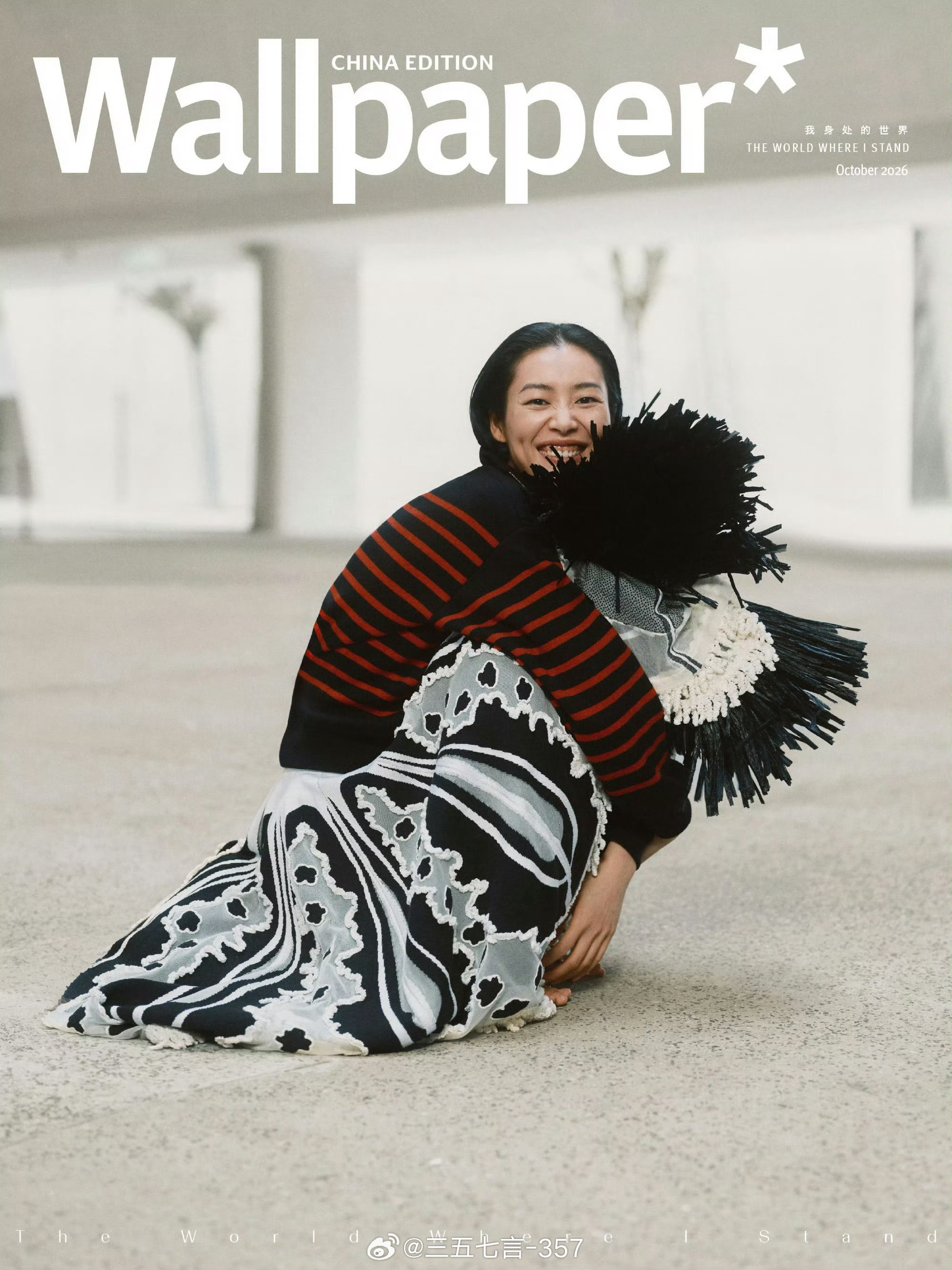 刘雯身着香奈儿2027早春度假系列第八次登上Wallpaper中文版十月刊封面刘