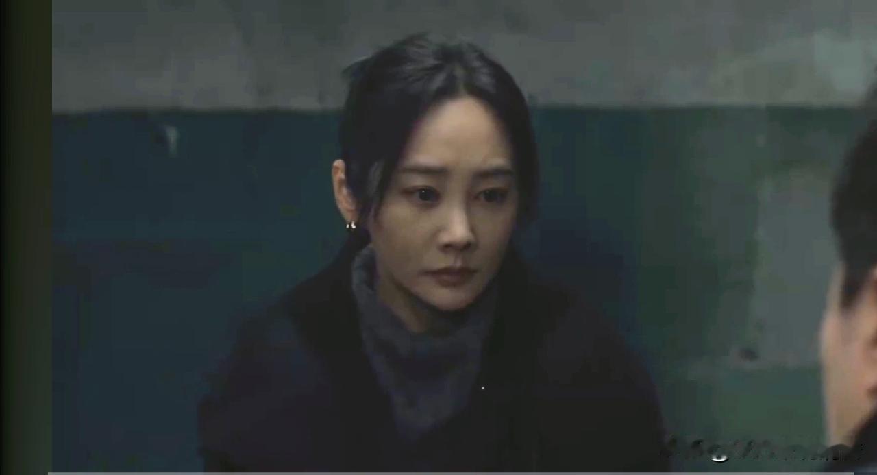 电视剧《冬城猎凶》最新剧情中，谁都没想梅文君（李纯  饰演）竟死在食堂大爷的手中